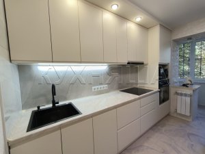 Кухни с крашенными фасадами МДФ